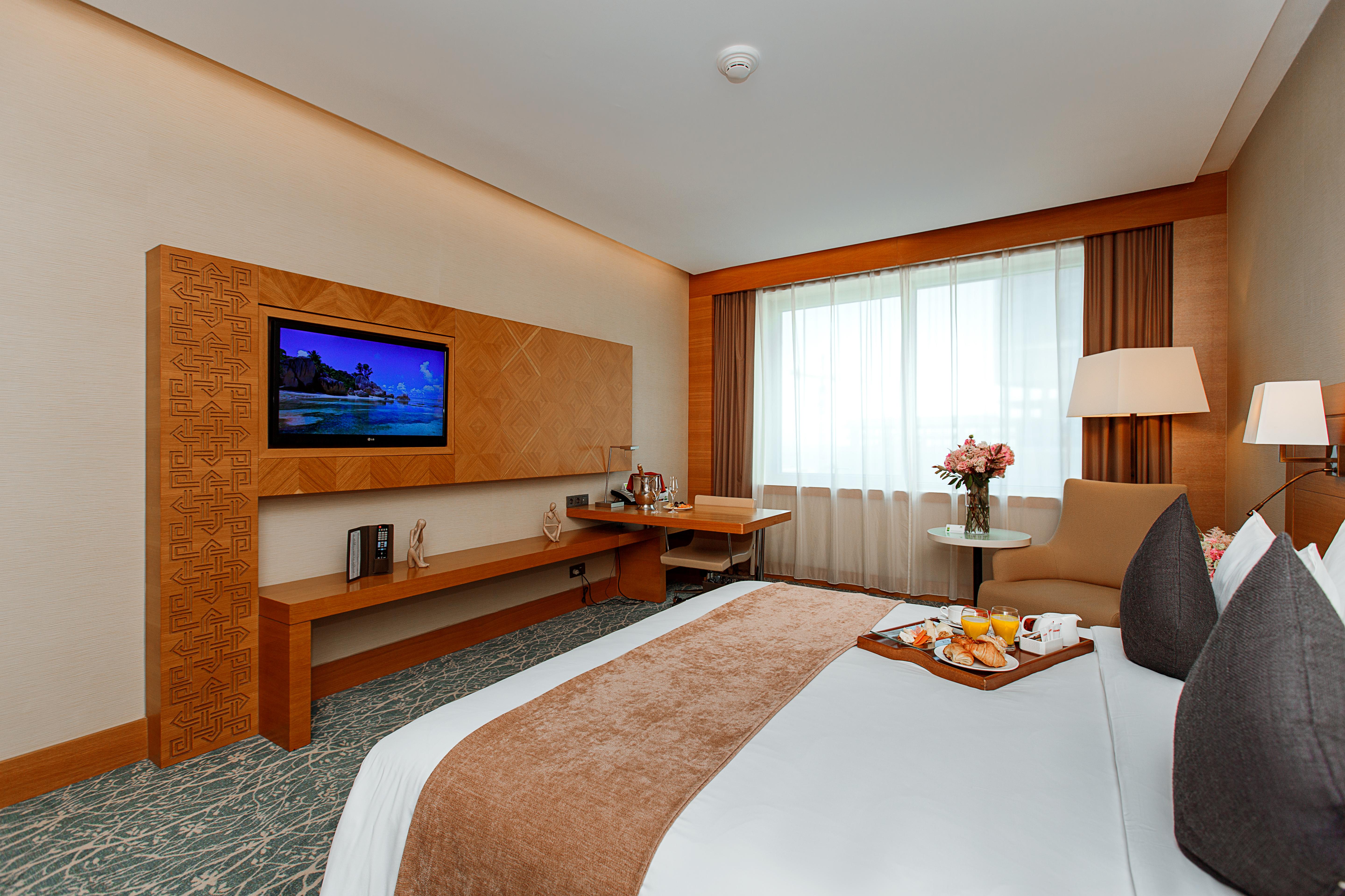 By Ihg 4*