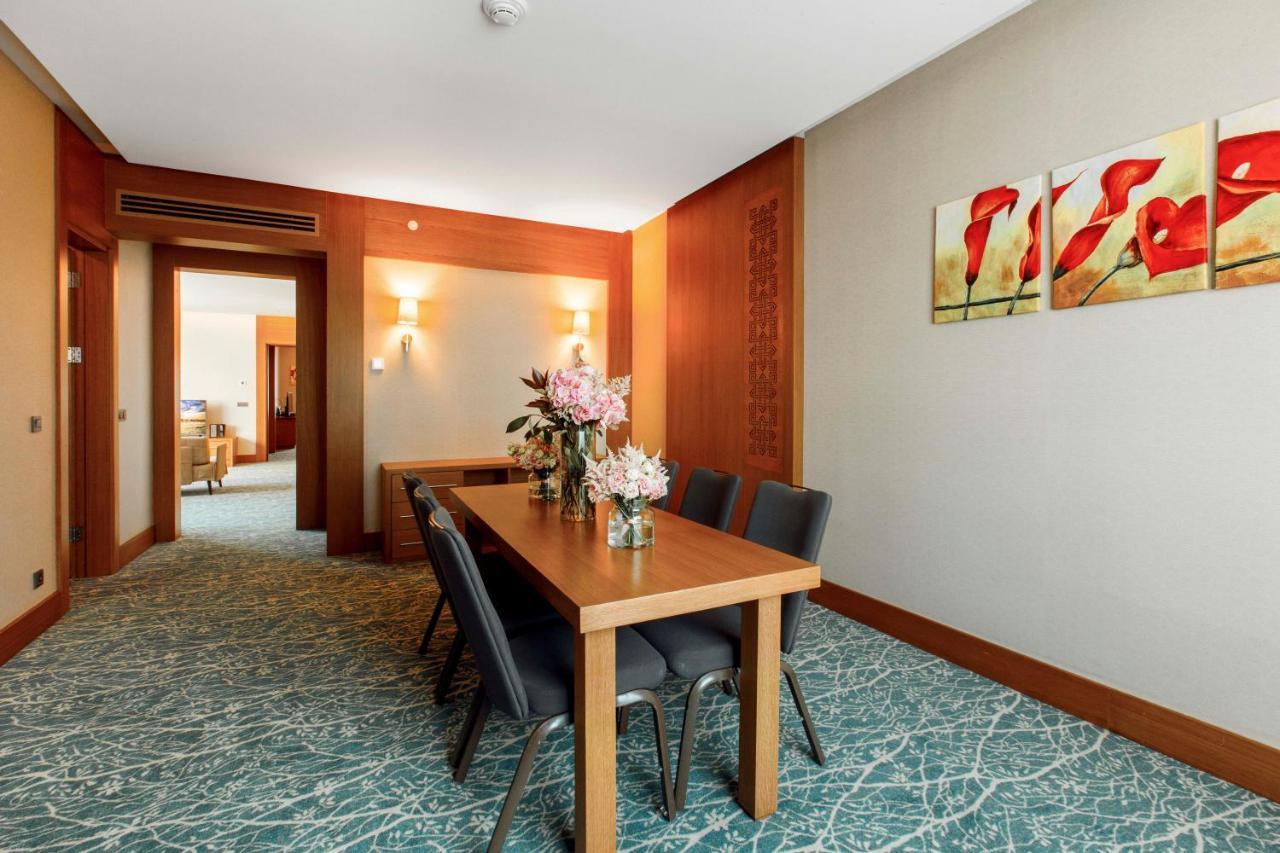 By Ihg באקו