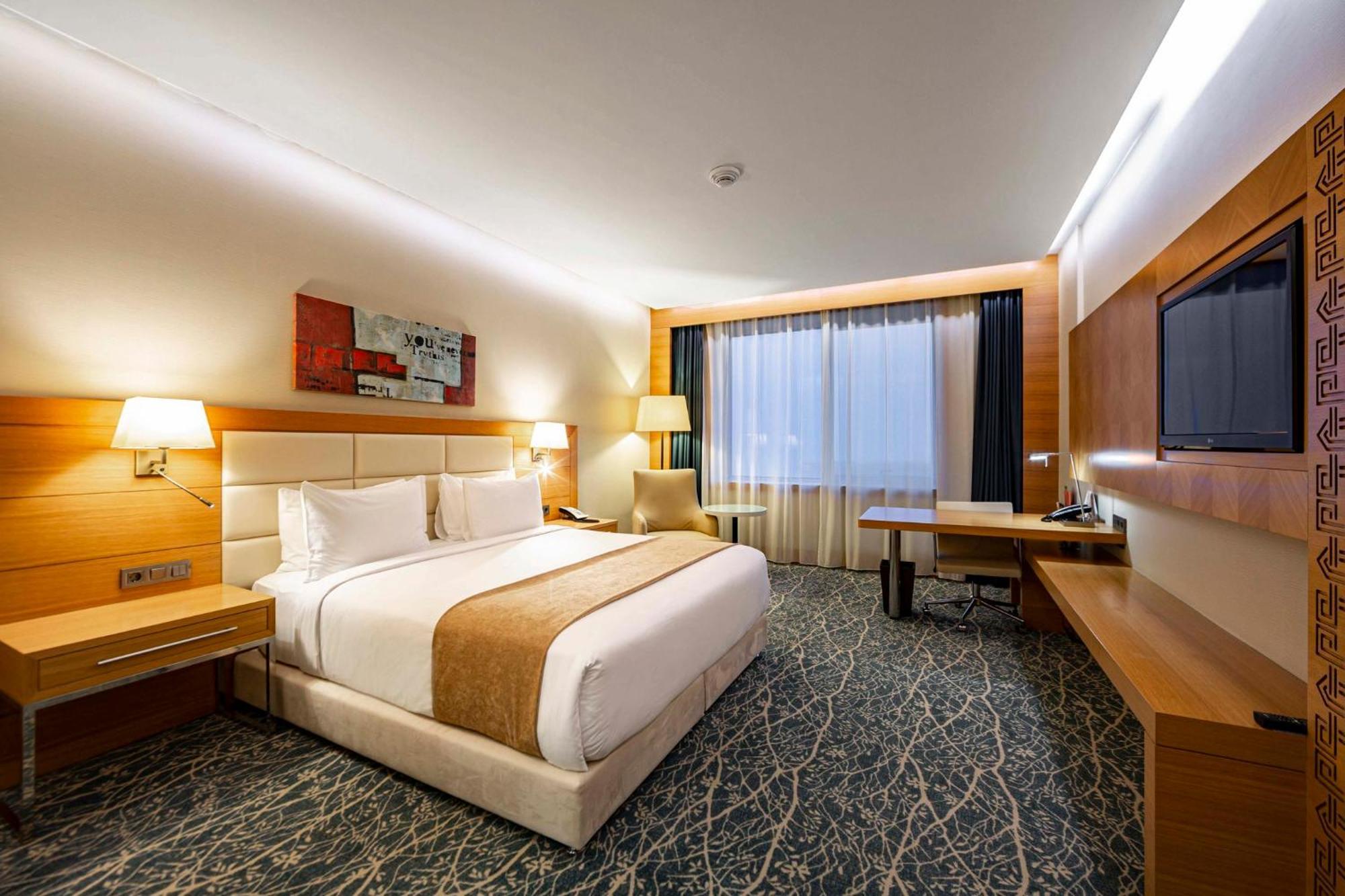 By Ihg 4*