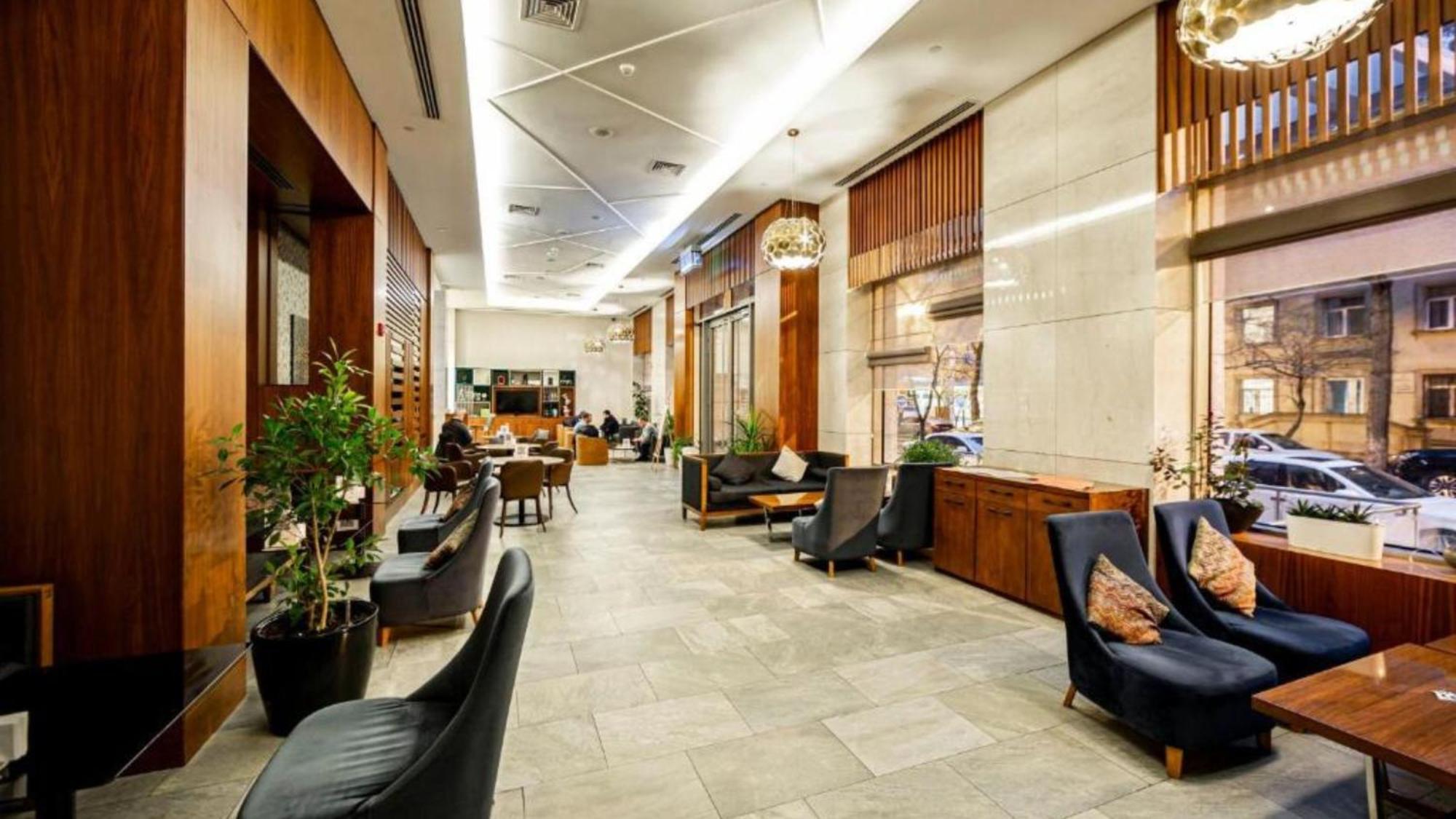 By Ihg
