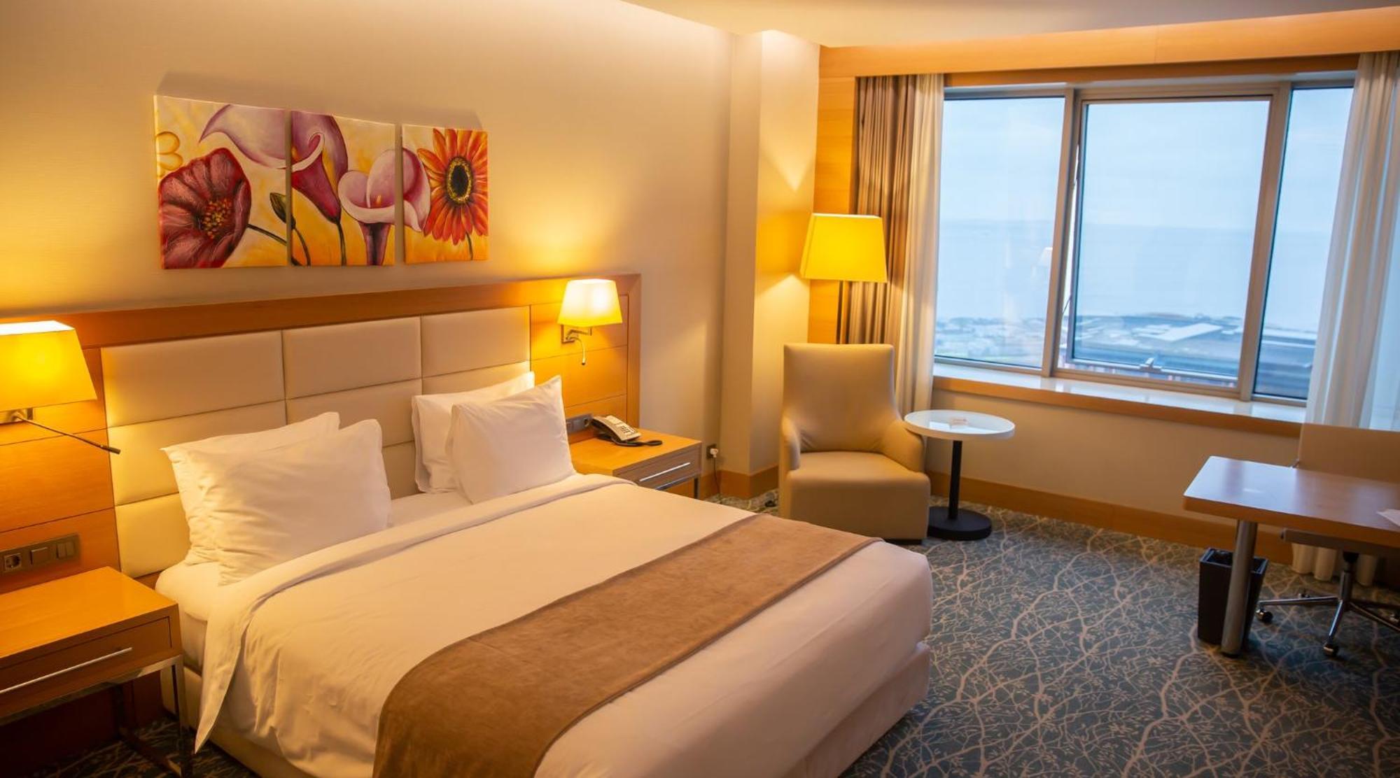 By Ihg מלון