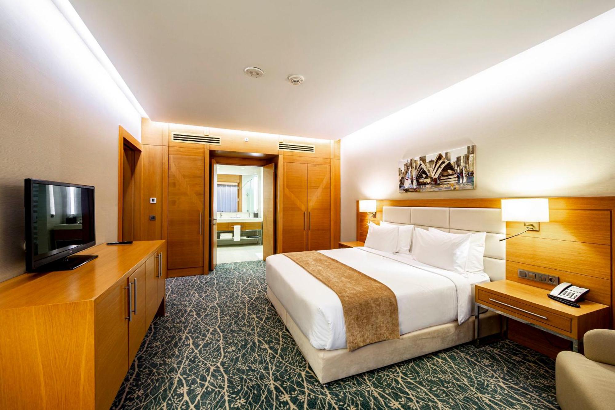 By Ihg 4*