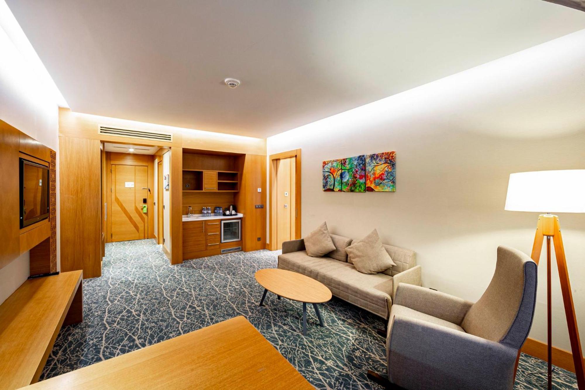 מלון By Ihg 4*