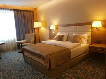 By Ihg 4*