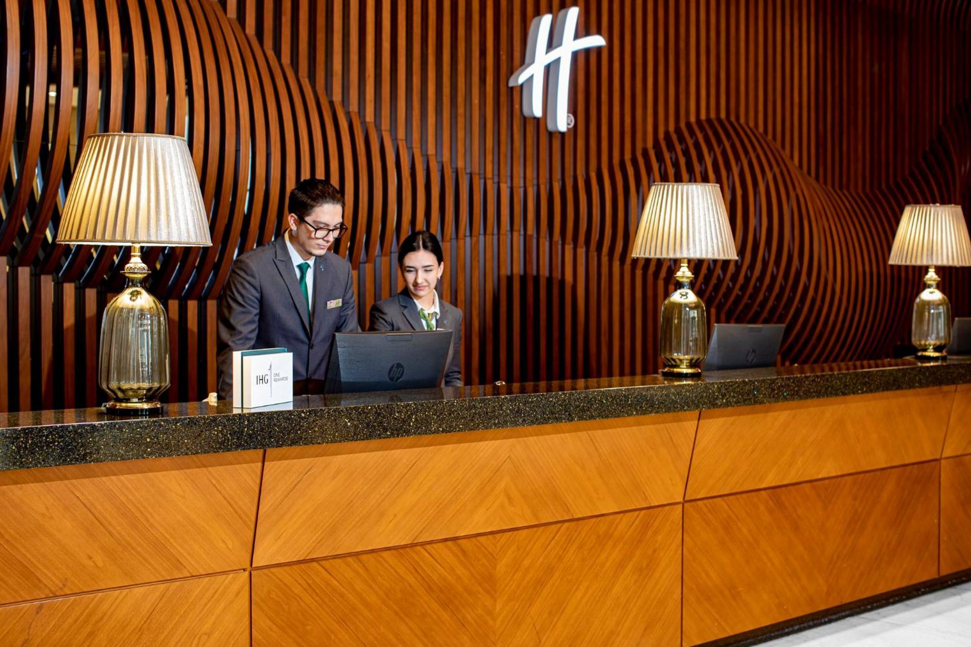By Ihg 4*