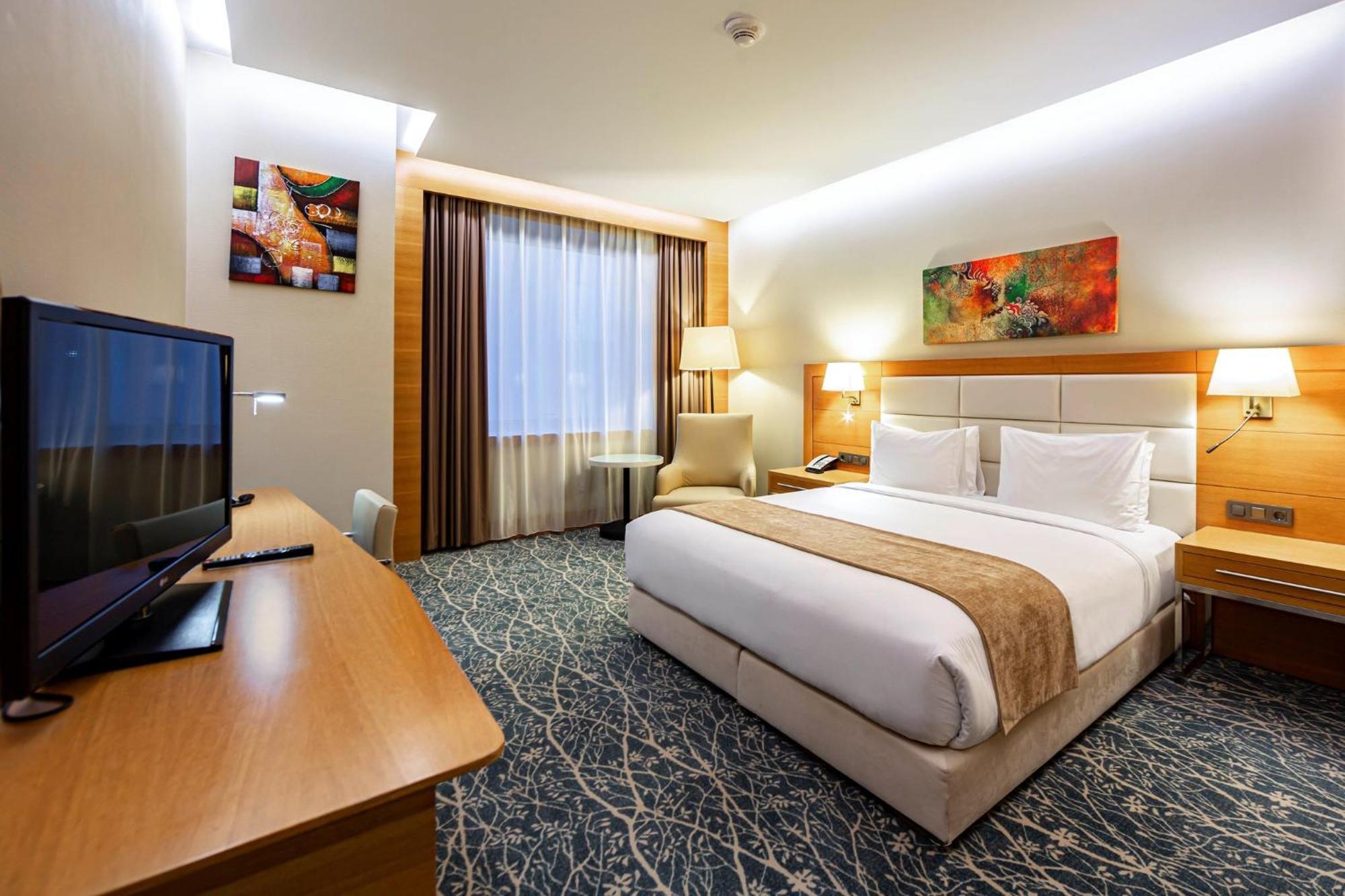 By Ihg 4*